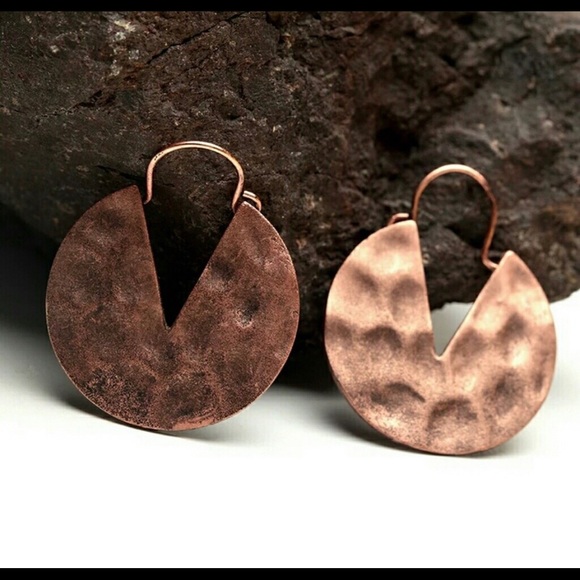 ‼️LOW STOCK‼️ Hammered Rounds Hinge Hoop Earrings - Picture 3 of 8